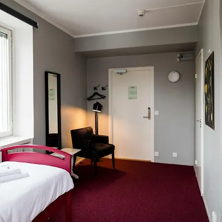 Hostel Myo