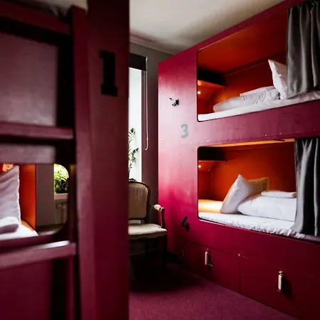 Myo Hostal